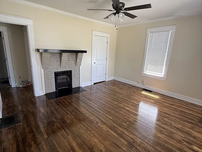 1813 Pearl St — Photo 3