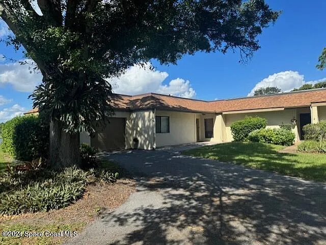 216 Country Club Dr — Photo 3