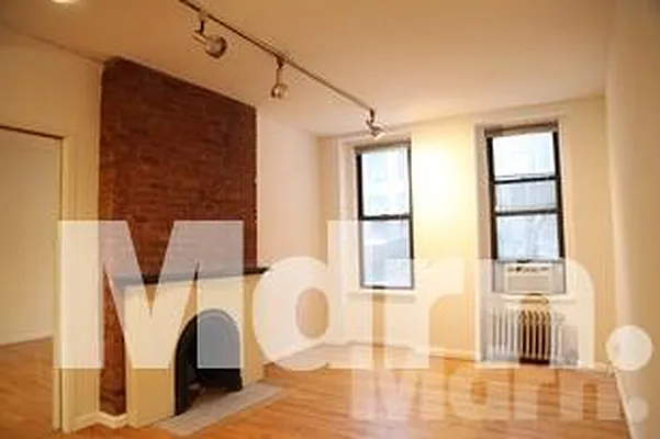 Rented by Mdrn Residential | media 16