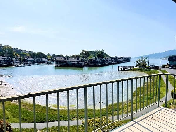 1st image of 22 Greenwood Bay Dr