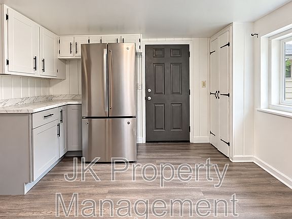 4th image of 720 9th Ave SW