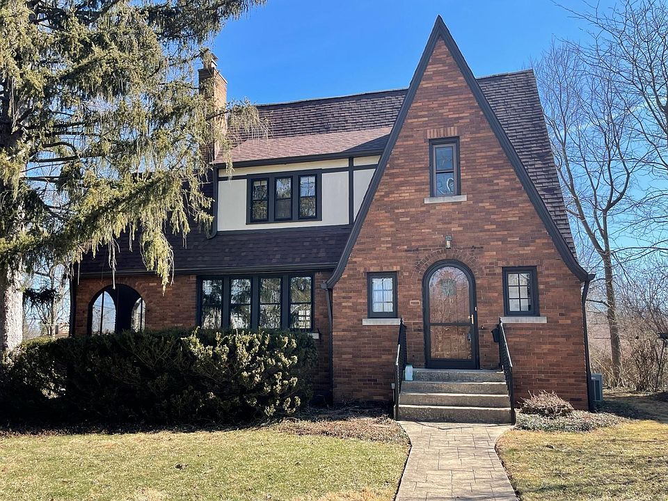 1st image of 611 Eagleson Ave