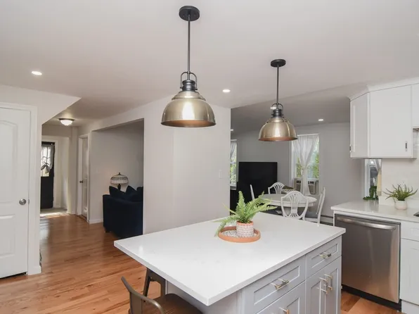 14 Holstrom Ct, Auburn, MA 01501