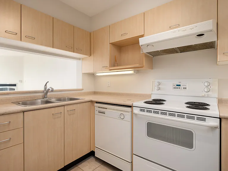 1148 Heffley Cres #1301 — Photo 7