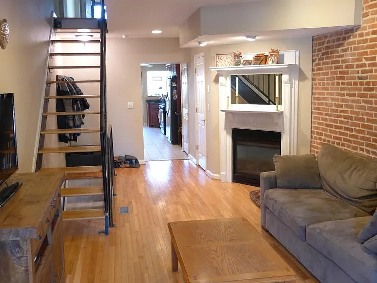 512 S Montford Ave — Photo 1