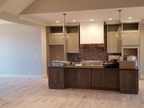 3rd image of 61 Lone Willow Dr