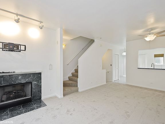 4th image of 4530 S Woodlawn Ave Unit 407