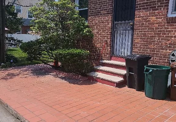 3rd image of 1070 Dickens St