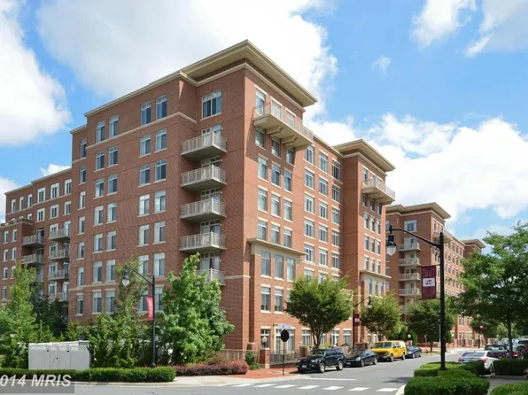4490 Market Commons Dr Unit 507, Fairfax, VA 22033
