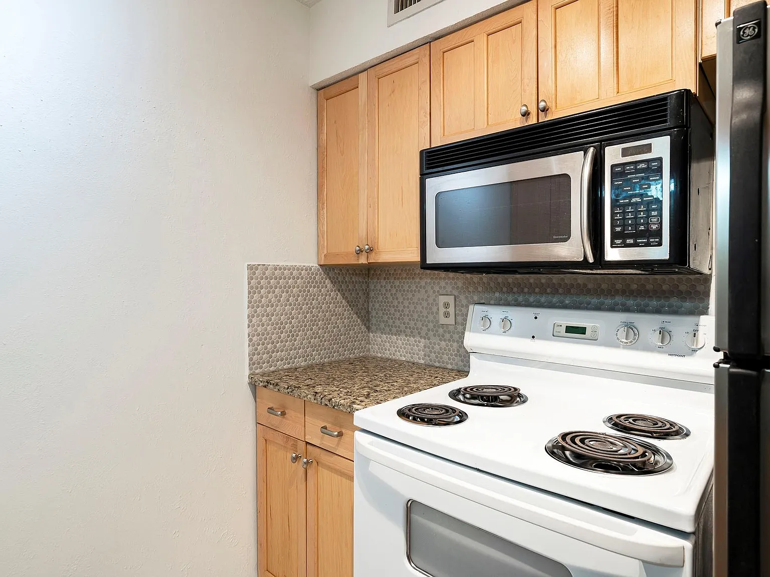2 bed, 874 sqft, $1,600 — Photo 4