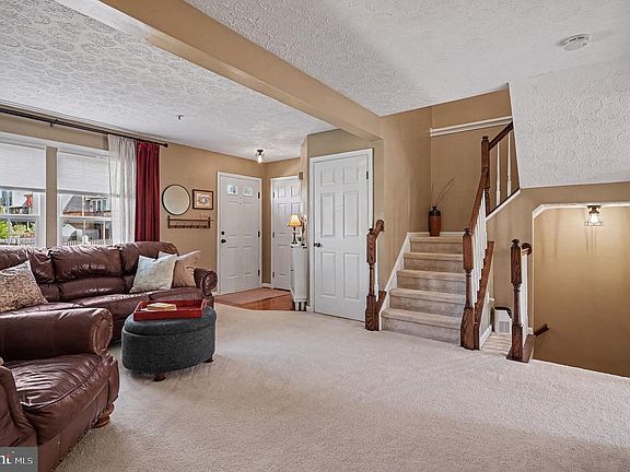 2nd image of 467 Rose Way