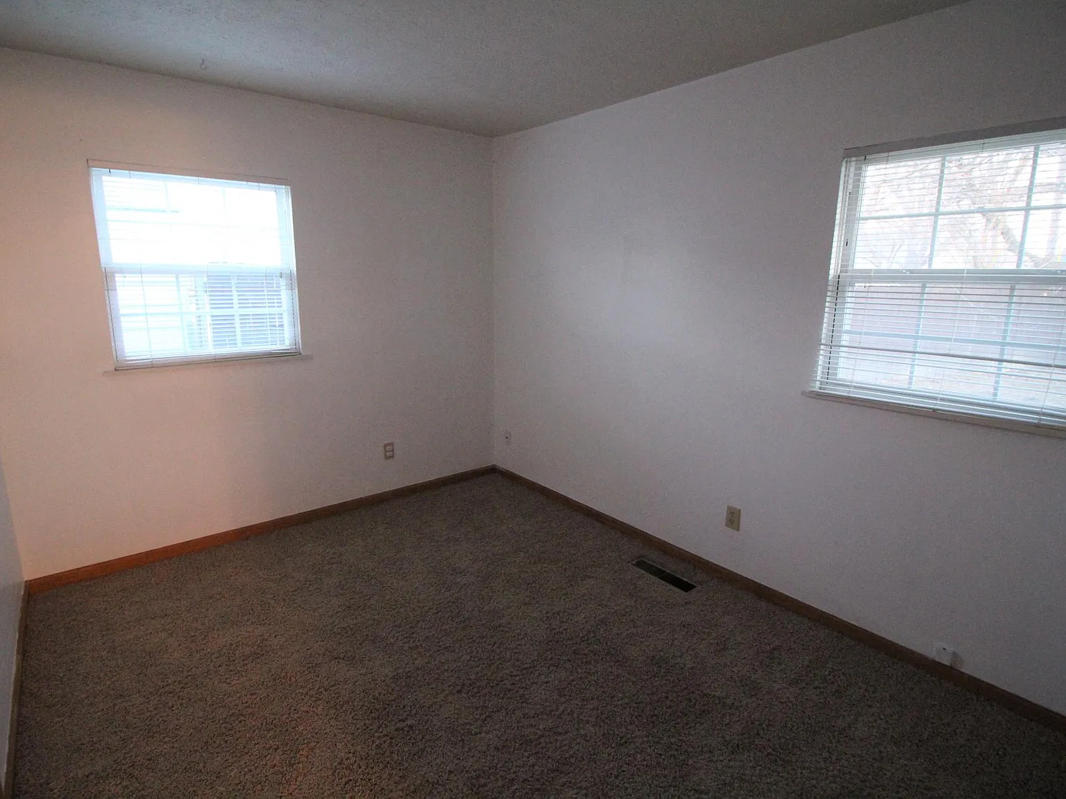 3 bed, 1000 sqft, $1,450 — Photo 3