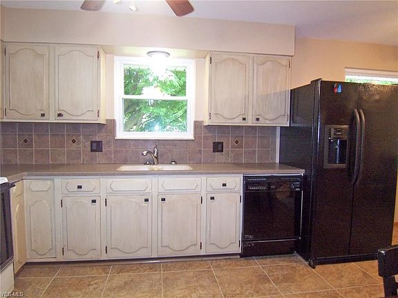 5th image of 3309 Hemlock St