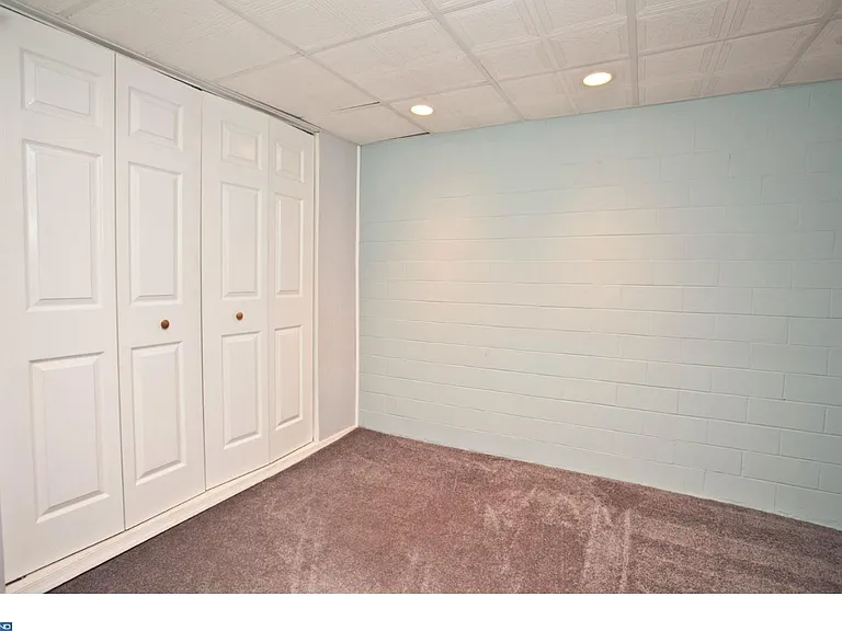 3351 Ainslie St — Photo 20