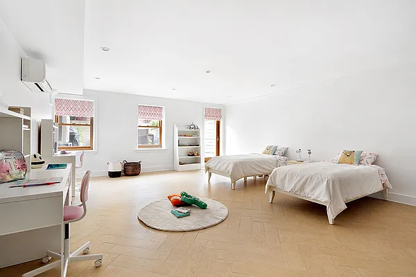 Sold by Compass | media 22