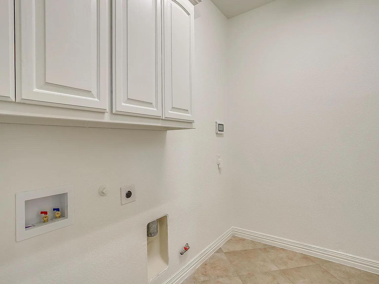 5 bed, 4143 sqft, $3,600 — Photo 3
