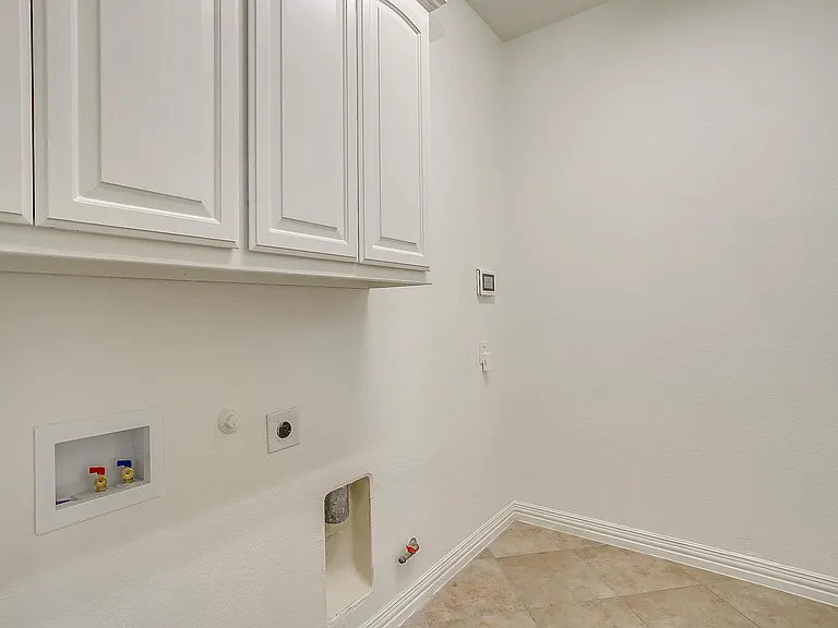 8201 Choctaw Ln — Photo 3