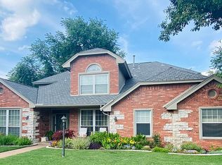 2304 Greystone Ct, Edmond, OK 73034