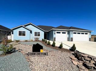 1755 Luxor Ln, Medford, OR