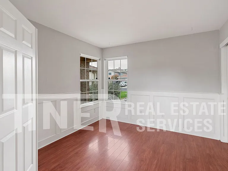8276 Oakbark Ct — Photo 22