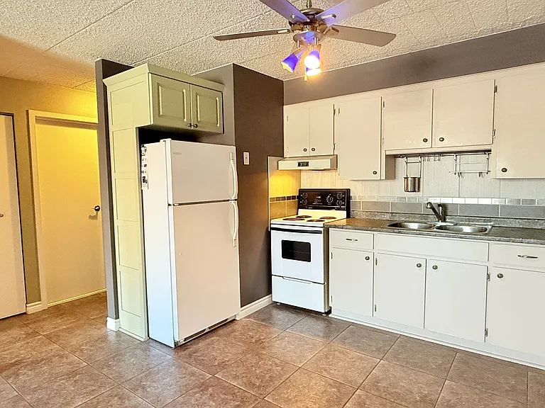 360 Tecumseh Rd W #103 — Photo 5