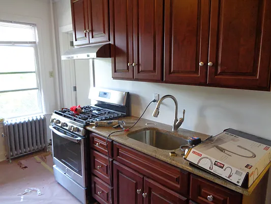 Rented by Zikos Realty Services | media 16