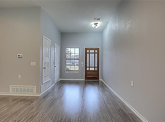 4th image of 271 Diamond Ln N