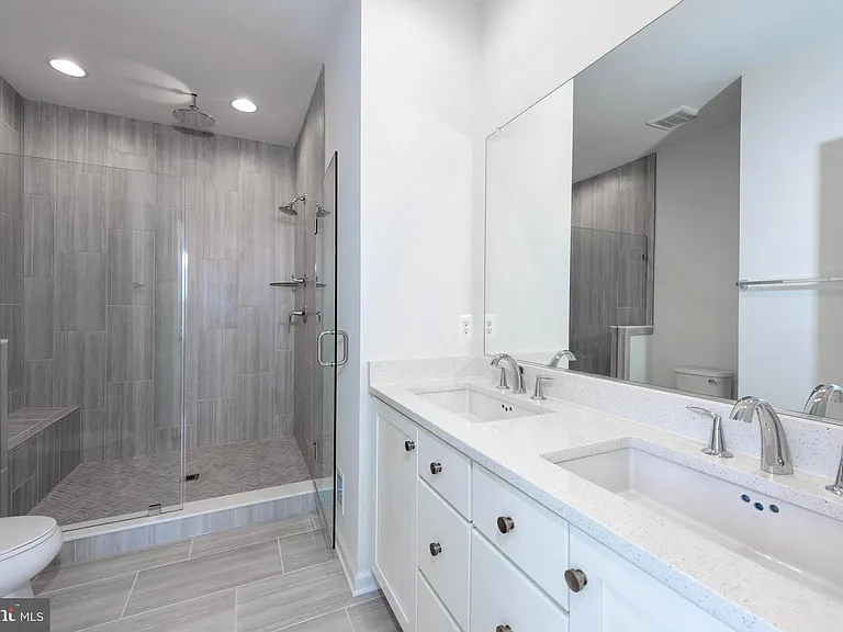 20686 Glenmont Ter — Photo 15