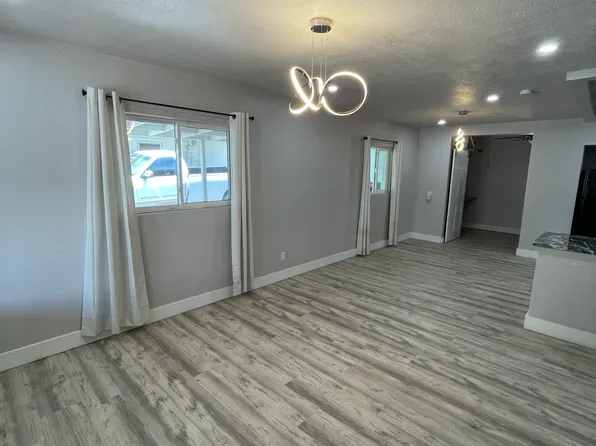 8810 Phoenix Ave NE, Albuquerque, NM 87112