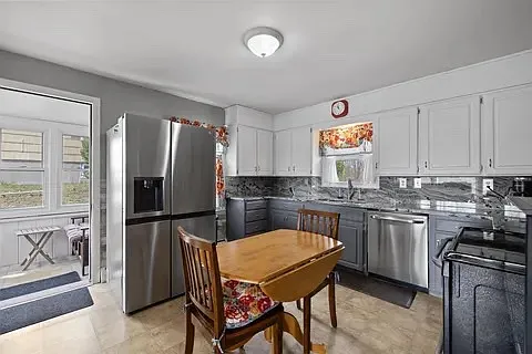 340 Gold St — Photo 2
