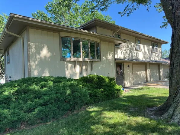 4240 Bel Ridge Dr, Lincoln, NE 68521