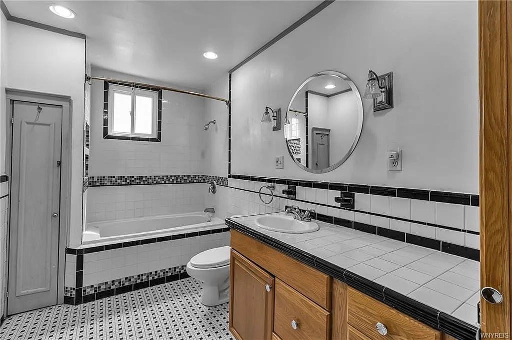 3 bed, $2,000 — Photo 4