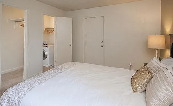 Greenbriar Villa Apartments — Photo 18