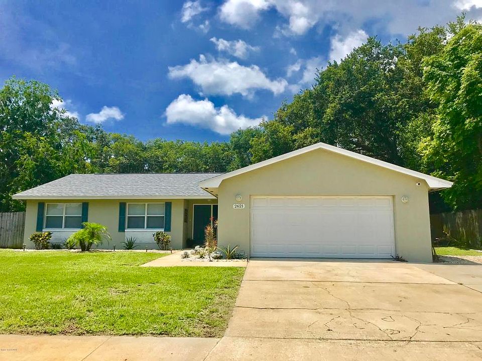 1st image of 2621 Applewood Dr