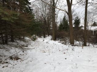 2862 Burritt St NW, Grand Rapids, MI 49504