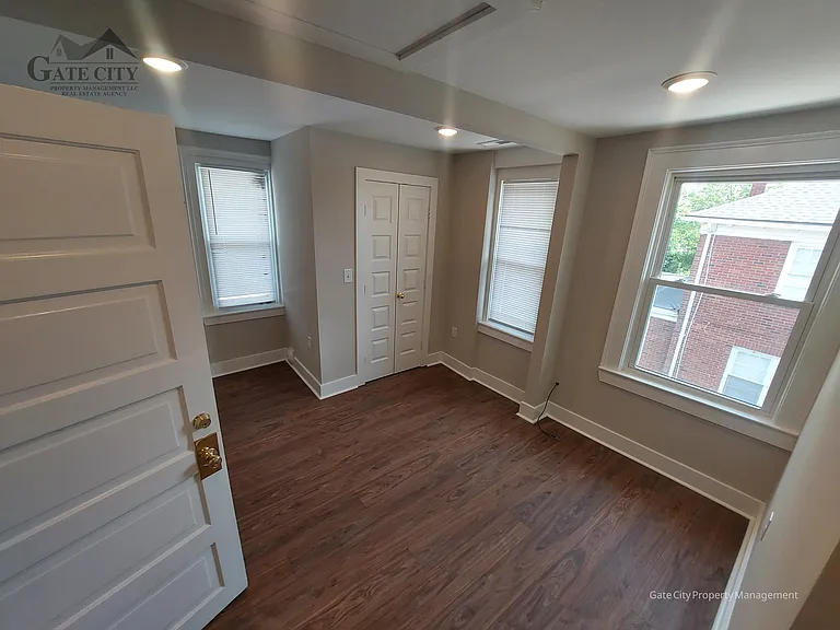 36 E 4th St — Photo 9
