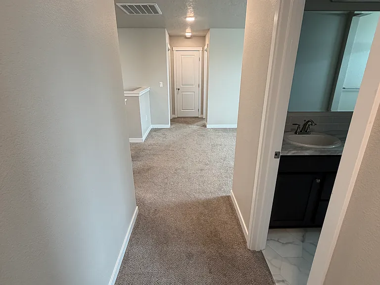 960 SW Raelynn St — Photo 32