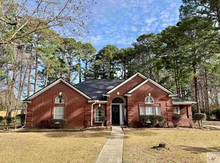 5002 Woodgate Dr, Texarkana, TX 75503