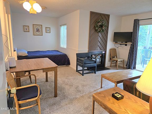 4th image of 215 East Valley
