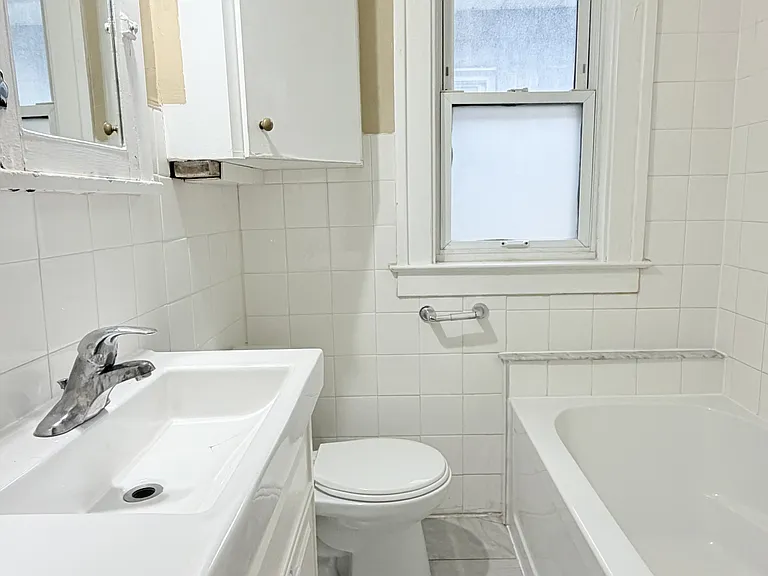 1165 Howard Ave #4 — Photo 14