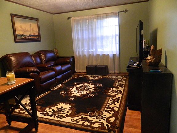4th image of 640 Blueberry Ln