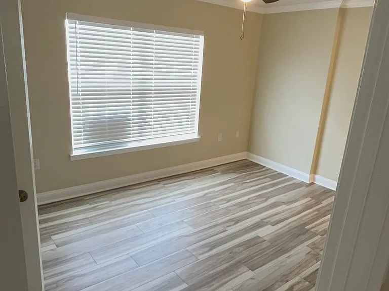 Guest bedroom.
