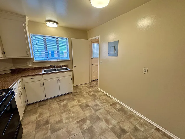 1115 Carr Street — Photo 11