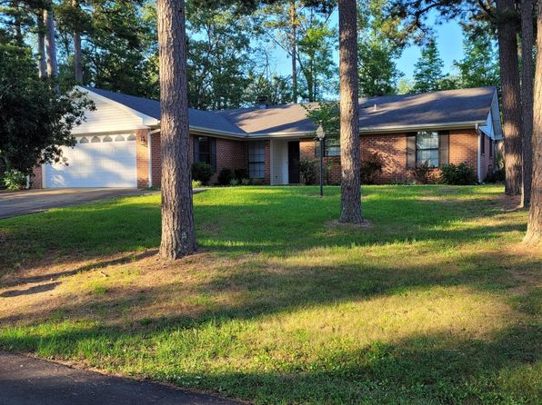 111 Sherwood Forest Dr