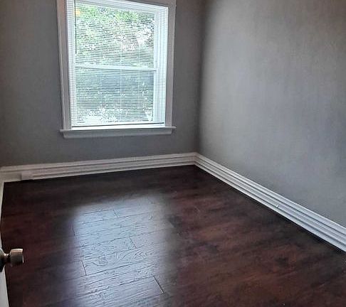 5th image of 2900-2902 S Compton Ave