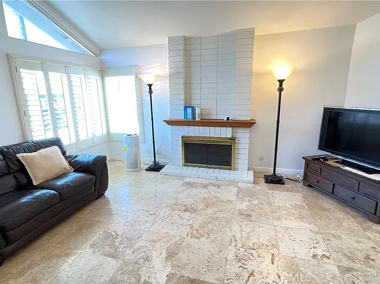 2085 Arbor Cir — Photo 8