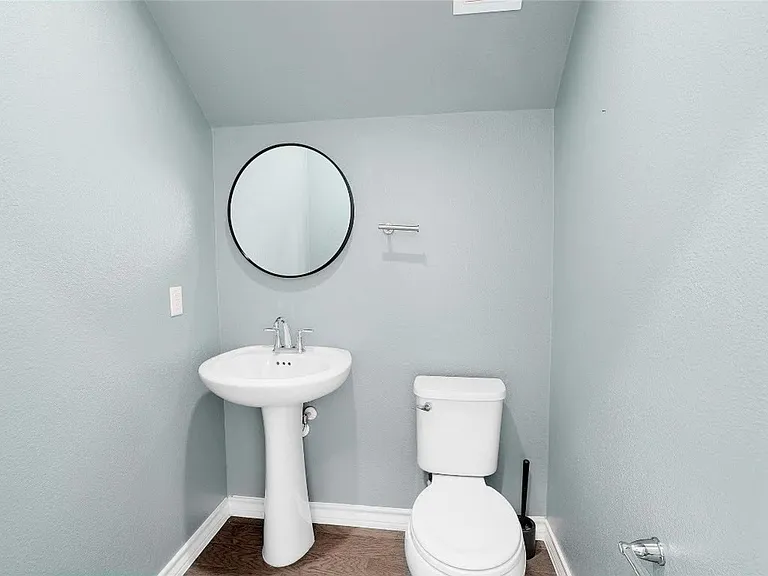 15801 Crissom Ln #17 — Photo 4