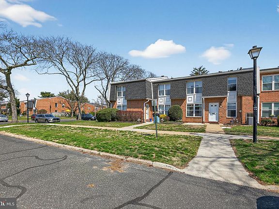 2nd image of 1059 Harbour Dr