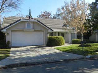 881 E Brighton Ln, Fresno, CA 93720