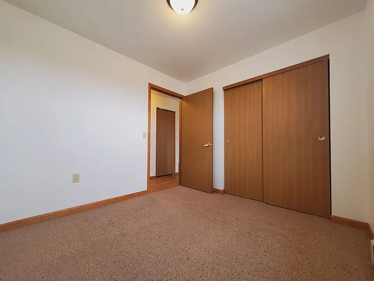 255 Louise Dr — Photo 11